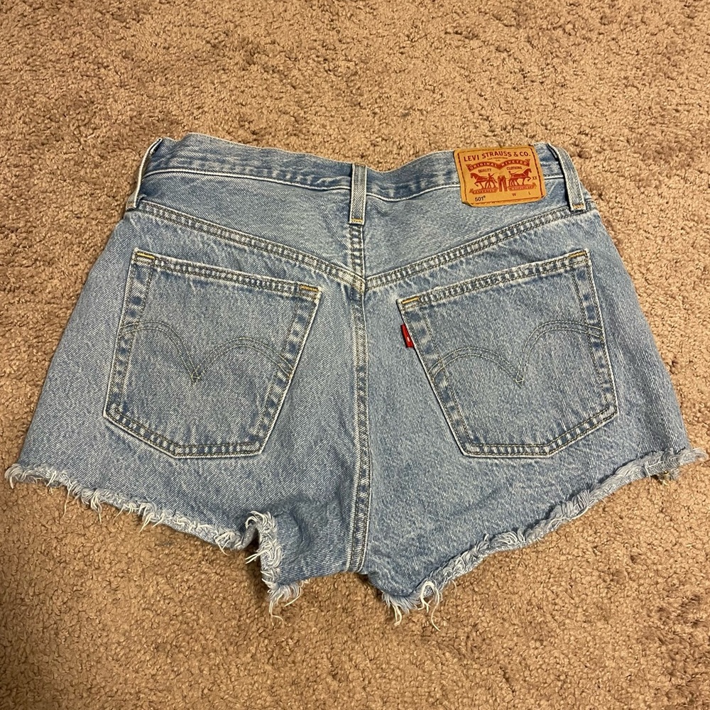 LEVI’s Distressed 501 Shorts - Picture 2 of 3
